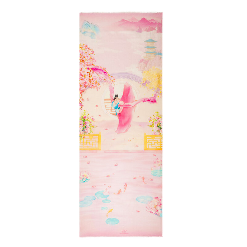 Content lady of the courtyard long scarf